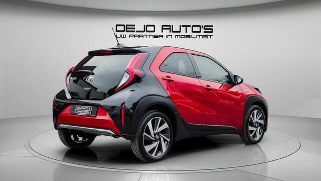 Toyota AYGO X 1.0 VVT-i MT LIMITED BI-TONE NAVI LEDER PDC-V+A LED 18 INCH ADAPTIVE CRUISE CONTROL 1e Eiegnaar, Volledig Dealer onderhouden, 12Maanden Garantie