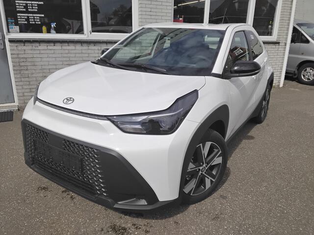 Toyota AYGO X Hybrid 115 play +lichtmetalen velgen en stoelverwarming