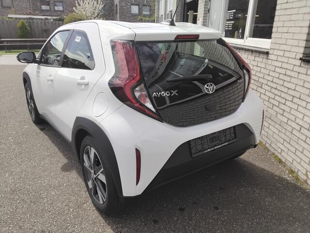 Toyota AYGO X Hybrid 115 play +lichtmetalen velgen en stoelverwarming