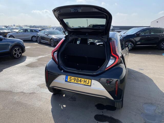 Toyota AYGO X 1.0 VVT-i S-CVT Premium Automaat, NL-auto, 1e eign. JBL, Stoelverwarming, Parkeersensoren, Smart Key, LMV, LED, Navigatie