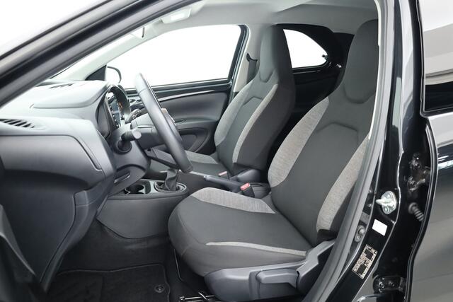 Toyota AYGO X 1.0 VVT-i MT first | Adapt. Cruise | Apple CarPlay & Android Auto | Camera | DAB | All Season