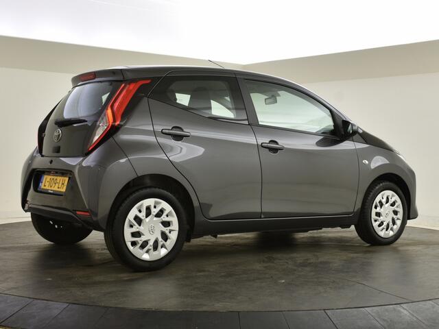 Toyota AYGO 1.0 VVT-i x-play | Carplay | Camera