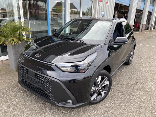 Toyota AYGO X Hybrid 115 Play + Business Pack