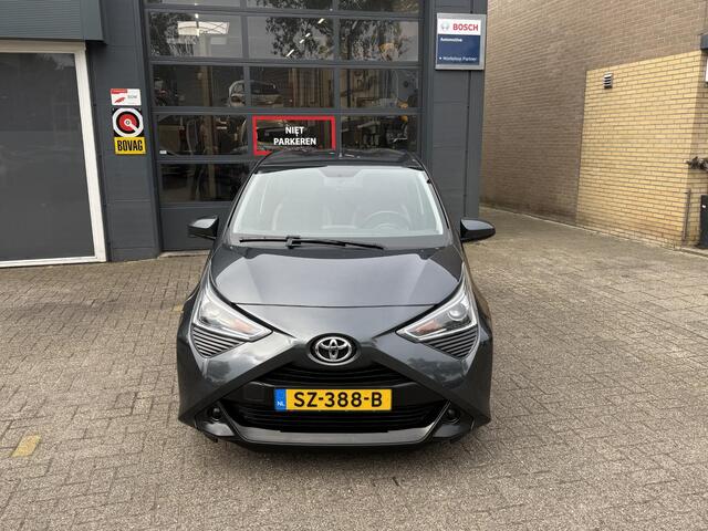 Toyota AYGO 1.0 VVT-i x-play / Airco/ Bleutooth/ Camera/ LED/ Elektrische ramen