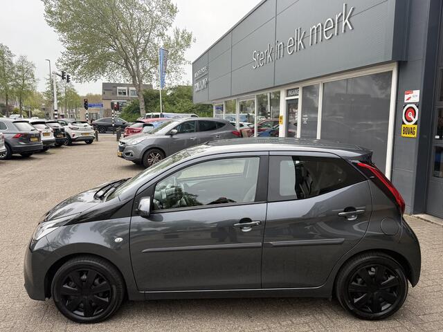 Toyota AYGO 1.0 VVT-i x-play / Airco/ Bleutooth/ Camera/ LED/ Elektrische ramen