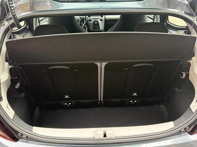 Toyota AYGO 1.0 VVT-i x-play / Airco/ Bleutooth/ Camera/ LED/ Elektrische ramen