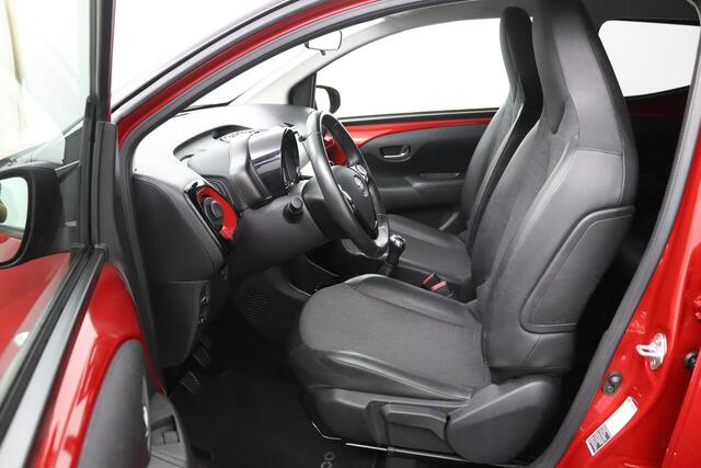 Toyota AYGO 1.0 VVT-i x-clusiv | Keyless Entry | Bi-Tone | Automatische Airco | Lichtmetalen Velgen | Achteruitrijcamera |