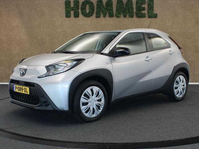 Toyota AYGO X 1.0 VVT-i MT Play - ORIGINEEL NEDERLANDSE AUTO - TREKHAAK ( UITSLUITEND VOOR FIETSEN TE VERVOEREN ) APPLE CARPLAY/ ANDROID AUTO - AIRCO - ADAPTIEVE CRUISE CONTROL - GOODYEAR 4 SEIZOENEN BANDEN - CAMERA - LICHTSENSOR