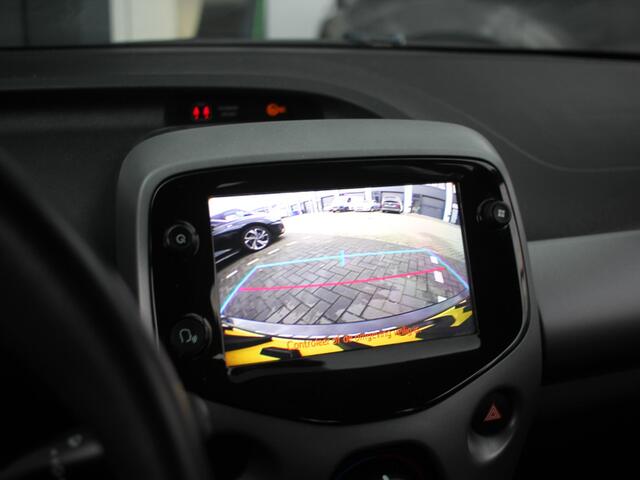 Toyota AYGO 1.0 VVT-i x-play CARPLAY, CAMERA, AUTOMAAT, BTW AUTO