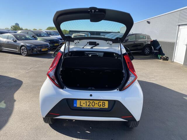 Toyota AYGO 1.0 VVT-i x-fun Nederlandse auto, start/stop systeem, airconditioning, centrale deurvergrendeling, uitstelbare zijruiten achter