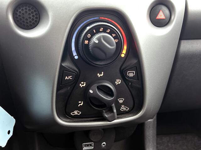 Toyota AYGO 1.0 VVT-i x-play | NL Auto | Dealeronderhouden | Achteruitrijcamera |