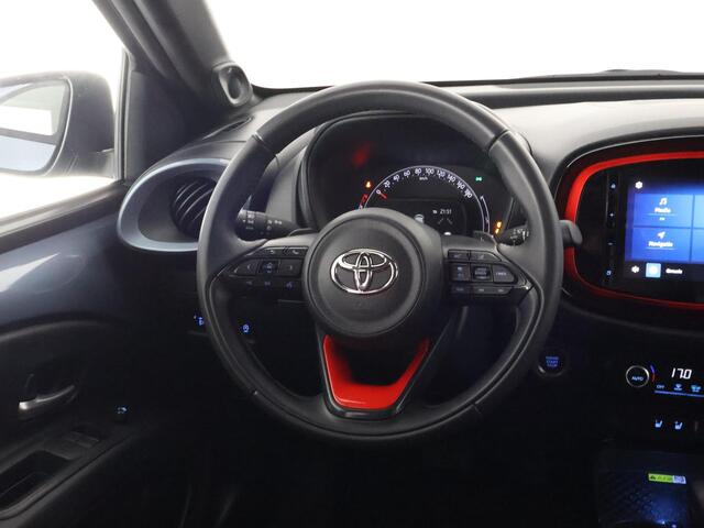 Toyota AYGO X 1.0 VVT-i S-CVT Undercover Jun Takahashi | JBL-Audio | Stoelverwarming | Parkeersensoren voor & achter |