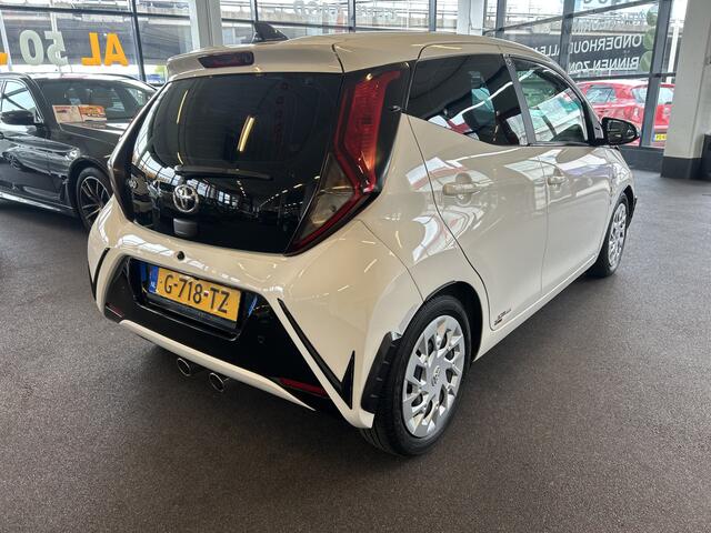 Toyota AYGO 1.0 VVT-i x-play limited Sport | Apple carplay | Achteruitrijcamera | Airco | Sportuitlaat | Begrenzer