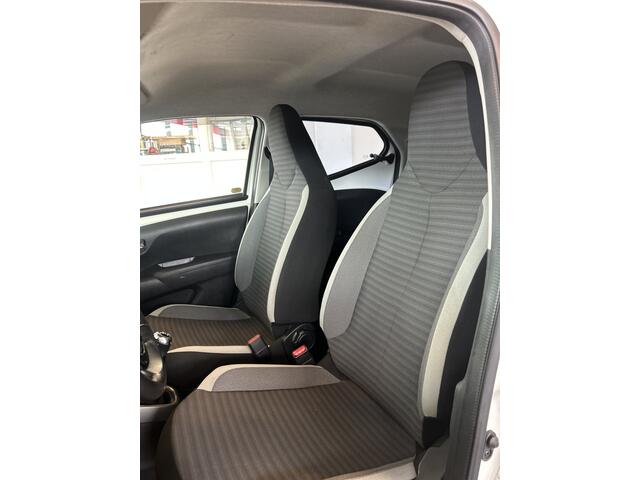 Toyota AYGO 1.0 VVT-i x-play limited Sport | Apple carplay | Achteruitrijcamera | Airco | Sportuitlaat | Begrenzer
