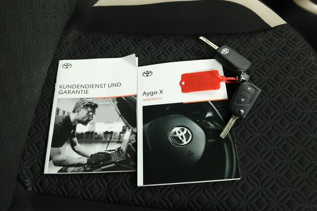 Toyota AYGO X 1.0 VVT-i MT Pulse | Adaptive Cruise Control | Achteruitrijcamera | Apple Carplay | Android Auto | Stoelverwarming |
