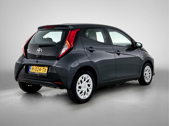 Toyota AYGO 1.0 VVT-i x-play | Dealer onderhouden | Apple CarPlay/Android Auto | achteruitrijcamera | Airco | Onderweg-naar-dealer