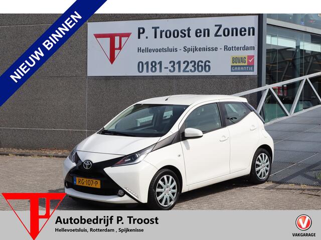 Toyota AYGO 1.0 VVT-i x-play Dealeronderhouden! Achteruitrijcamera/Airco/Bluetooth/Nederlandse auto! 2E PINKSTERDAG GEOPEND VAN 12:00 TOT 17:00 (ROTTERDAM&HELLEVOETSLUIS)