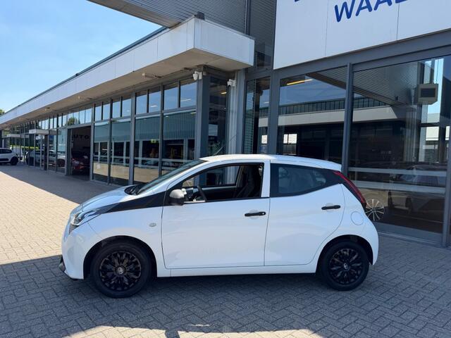 Toyota AYGO 1.0 VVT-I X-FUN AIRCO