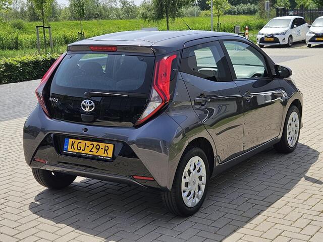 Toyota AYGO 1.0 VVT-i x-play Automaat Carplay Cam