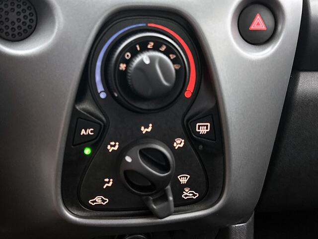 Toyota AYGO 1.0 VVT-i x-play | NL dealeronderhouden | Elektrisch vouwdak |