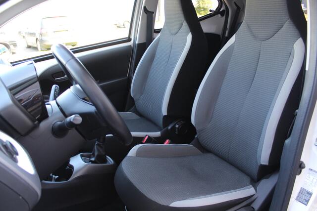 Toyota AYGO 1.0 VVT-i x-joy | Rijklaar | Stoelverw. | Clima | Apple/Android | Camera | All-season | LM-velgen