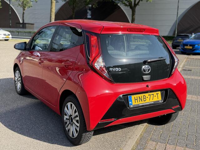 Toyota AYGO 1.0 VVT-i x-play AUTOMAAT | APPLE CARPLAY / ANDROID AUTO | CAMERA | AIRCO | ONDERHOUD UITGEVOERD | DIRECT LEVERBAAR |