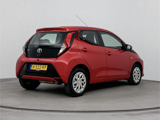 Toyota AYGO 1.0 VVT-i x-play | Airco | Apple Carplay/Android Auto | Parkeercamera | Onderweg-naar-dealer