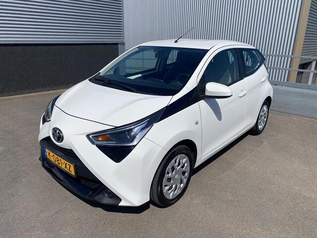 Toyota AYGO 1.0 VVT-i x-play Apple Carplay/Android Auto, achteruitrij camera, airconditioning, Nederlandse auto!