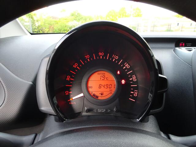 Toyota AYGO 1.0 VVT-i x-fun Airco, elektrische ramen, centrale vergrendeling, enz.