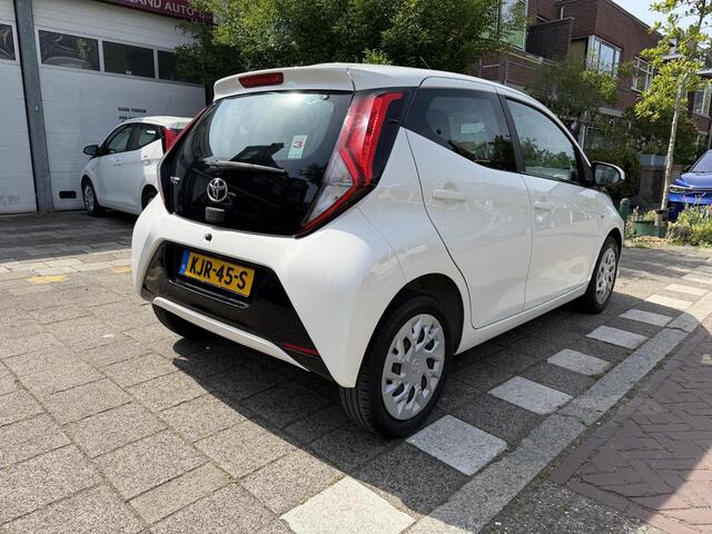 Toyota AYGO 1.0 VVT-i x-play AIRCO CAMERA LED