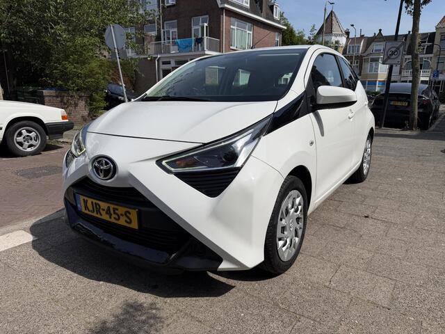 Toyota AYGO 1.0 VVT-i x-play AIRCO CAMERA LED