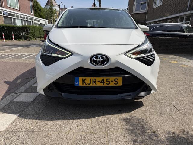 Toyota AYGO 1.0 VVT-i x-play AIRCO CAMERA LED