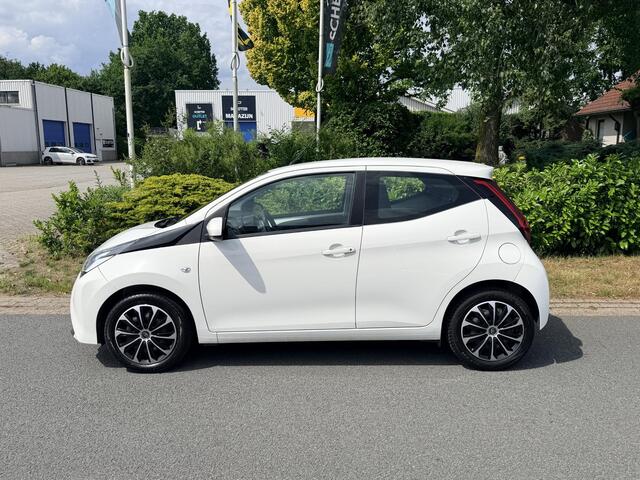 Toyota AYGO 1.0 VVT-i X-play 72PK AutomaatoAircooCamera