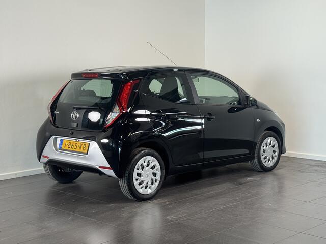 Toyota AYGO 1.0 VVT-i x-play | Apple CarPlay | Lage KM-stand | Achteruitrijcamera |