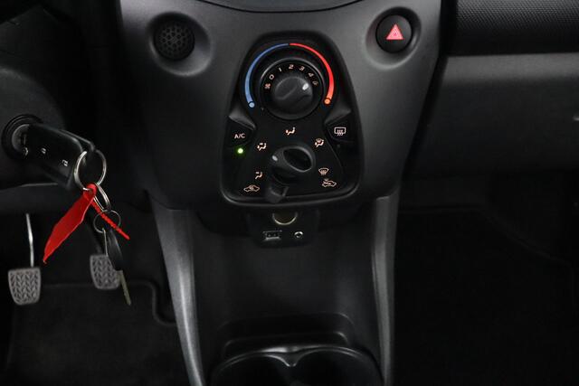 Toyota AYGO 1.0 VVT-i x-fun | Airco | Radio | Bluetooth |