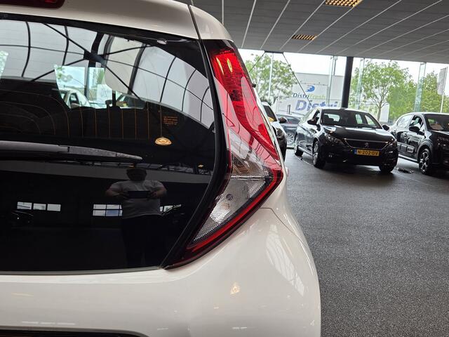 Toyota AYGO 1.0 VVT-i x-play limited