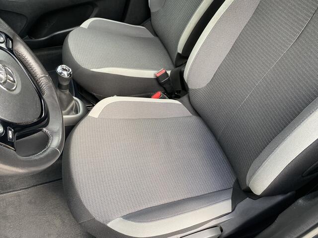 Toyota AYGO 1.0 VVT-i x-play App Connect, Airco & Camera