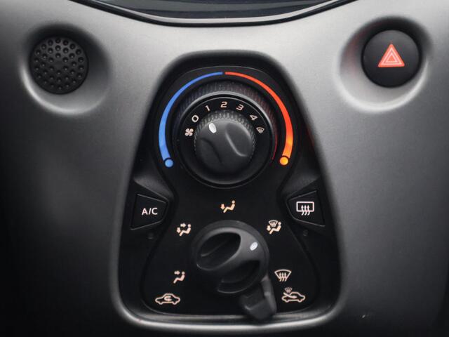 Toyota AYGO 1.0 VVT-i X-Play Cabrio Bi-Tone Automaat | Apple Carplay & AndroidAUTO | Airco | Camera |