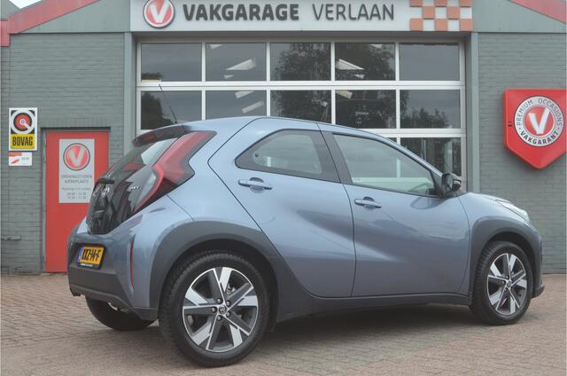 Toyota AYGO X Hybrid 115 play LM-velg, stoelverw. ACC, Camera