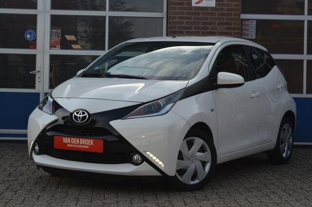 Toyota AYGO 1.0 VVT-i x-play | AIRCO - CAMERA