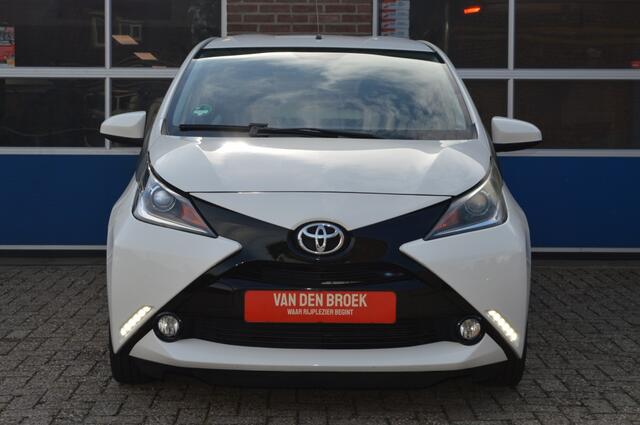 Toyota AYGO 1.0 VVT-i x-play | AIRCO - CAMERA
