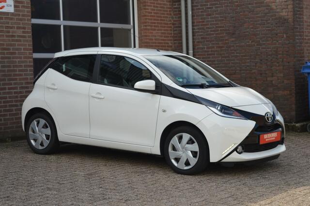 Toyota AYGO 1.0 VVT-i x-play | AIRCO - CAMERA