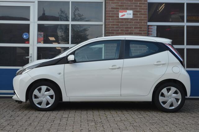 Toyota AYGO 1.0 VVT-i x-play | AIRCO - CAMERA