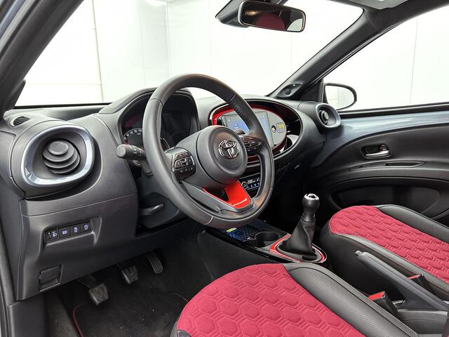 Toyota AYGO X 1.0 VVT-i MT Undercover Premium | Parkeersensoren V+A | JBL-Audio | Stoelverwarming | Onderweg-naar-dealer