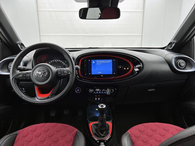 Toyota AYGO X 1.0 VVT-i MT Undercover Premium | Parkeersensoren V+A | JBL-Audio | Stoelverwarming | Onderweg-naar-dealer