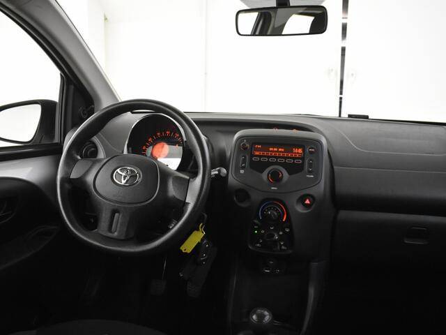 Toyota AYGO 1.0 VVT-i x-now | Airco | Bluetooth | All Season banden