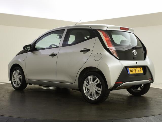 Toyota AYGO 1.0 VVT-i x-now | Airco | Bluetooth | All Season banden