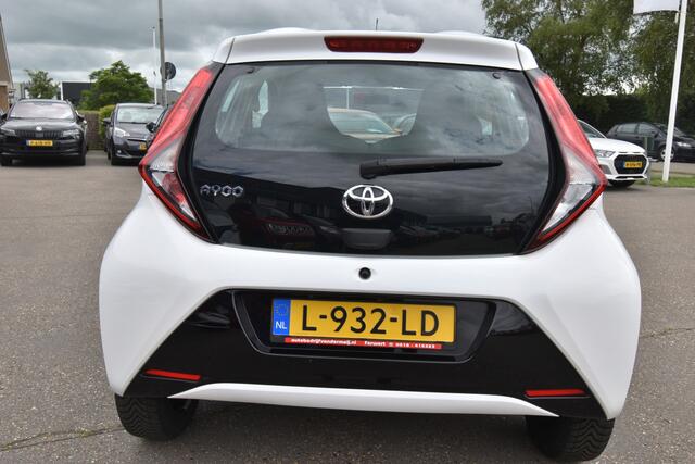 Toyota AYGO 1.0 VVT-i x-play , NAVI VIA APP , AIRCO , A UITRIJ CAM , EL VOOR ,