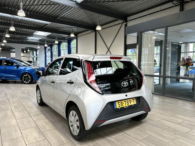Toyota AYGO 1.0 VVT-i 70pk x-fun | Cruise Control | Bluetooth | Airco | All-season banden |