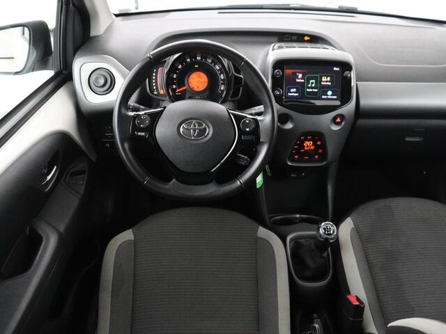 Toyota AYGO 1.0 VVT-i x-joy | Carplay | Camera | Cruise control | Climate control | Bluetooth | DAB